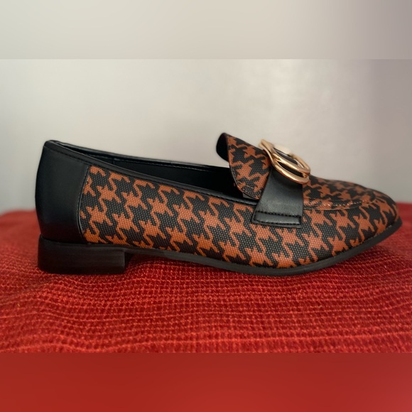 NY AND COMPANY.. WOMENS Brown Houndstooth Loafers with Gold Buckle - Picture 5 of 16